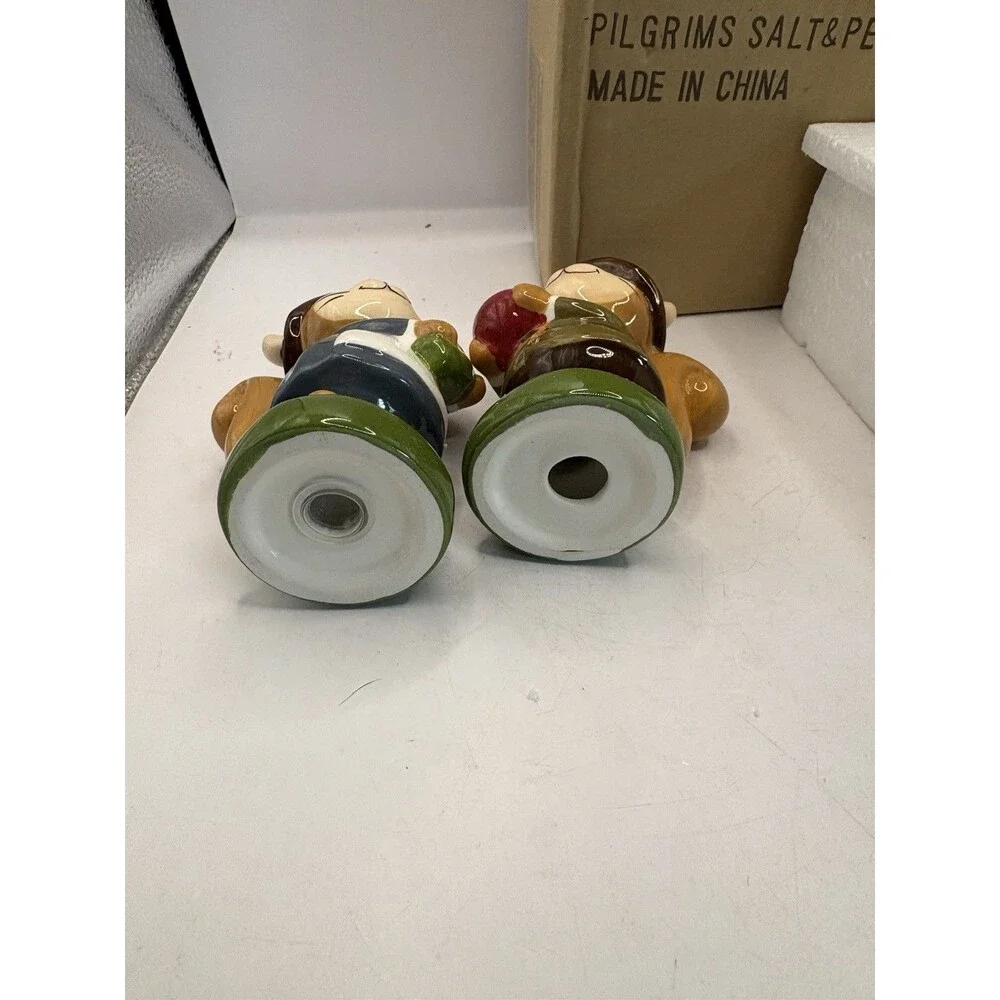 Pilgrim Squirrels Ceramic High Gloss Salt And Pepper Shaker’s Thanksgiving NIB